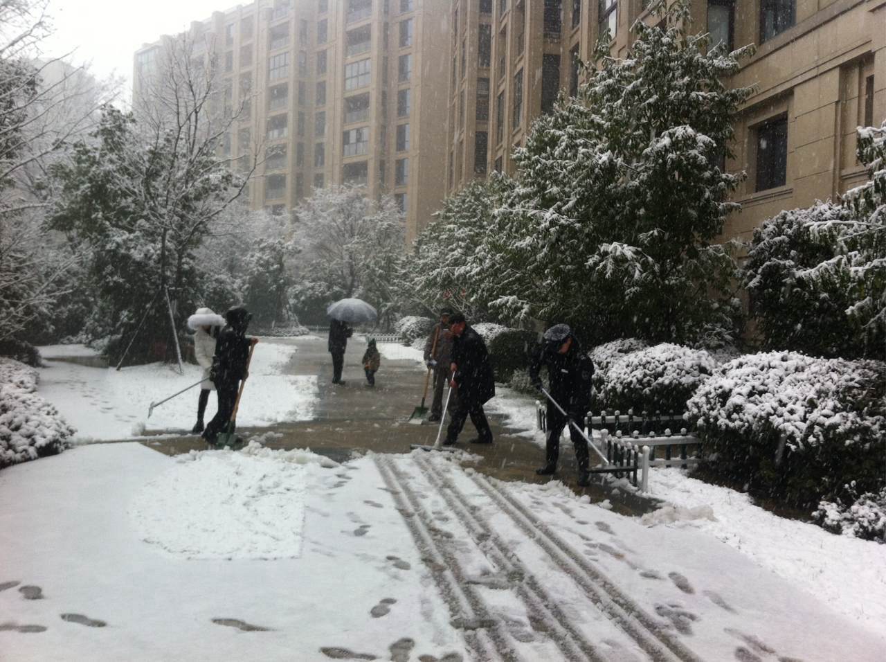 下雪天南都物業(yè)給您最貼心的服務(wù)