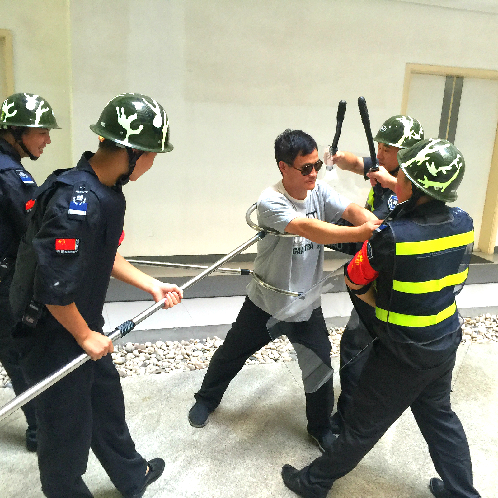 反恐防暴走進(jìn)科技園，南都物業(yè)實戰(zhàn)“暴徒”