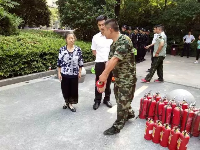 煙感警報器突鳴，10分鐘緊急滅火獲業(yè)主點贊